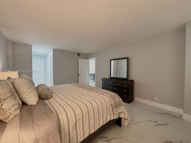 Building Photo - 3800 S Ocean Dr