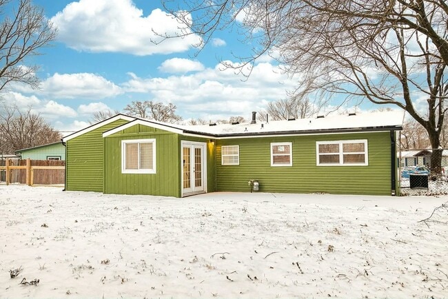 Building Photo - 2423 S 51st Ct