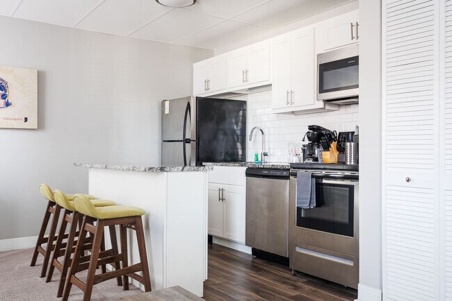 Building Photo - 615 N East St