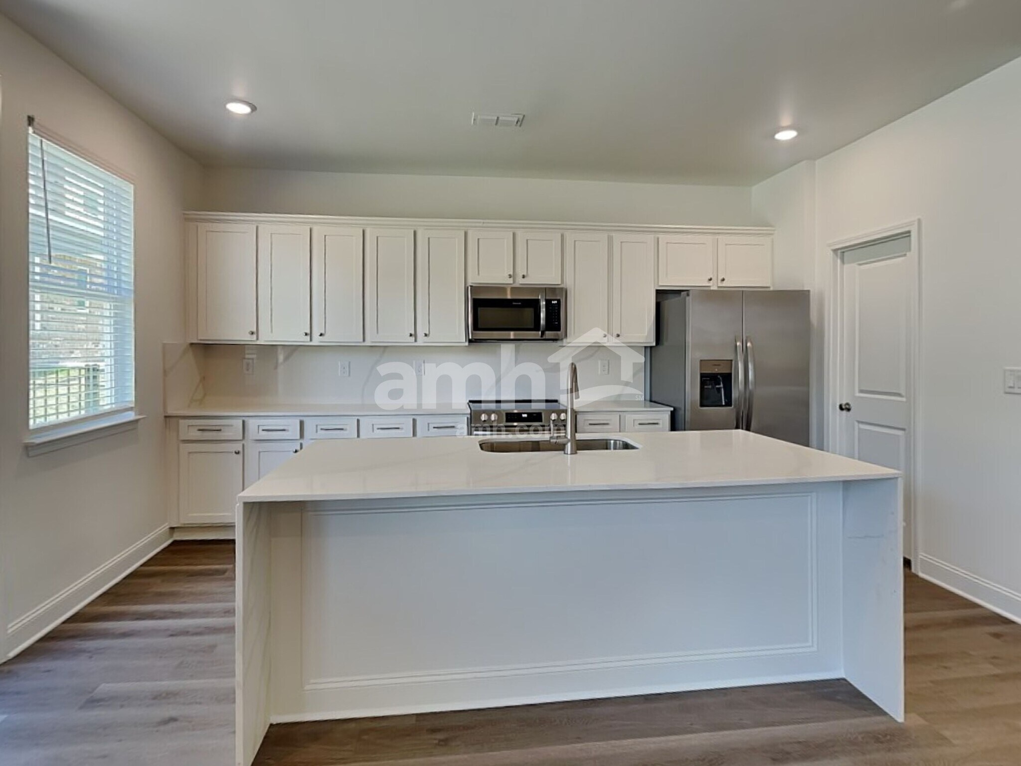 Building Photo - 935 Carnelian Ln