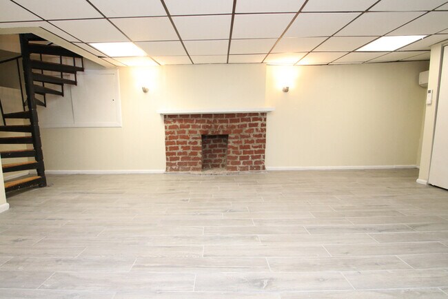 Building Photo - 13th & Pine, Washington Sq West, Bright 1B...