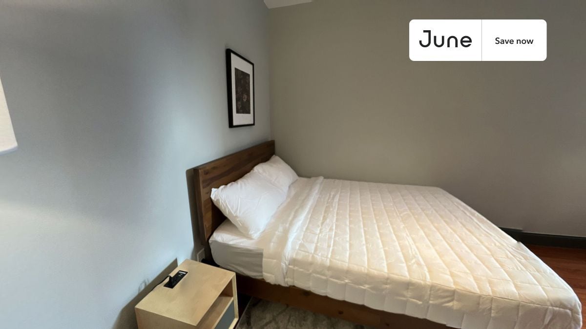 Building Photo - 23 E 109th St