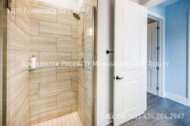 Building Photo - 1208 Commerce St