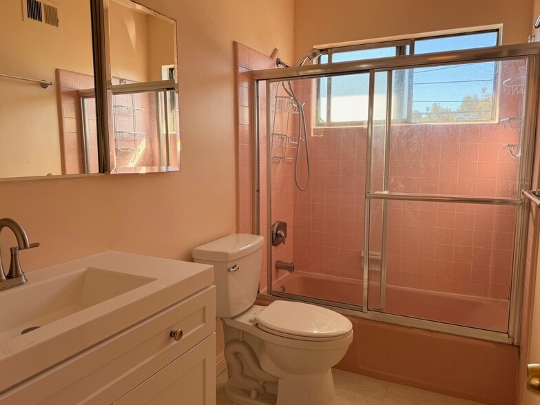 Building Photo - 802 Fischer St