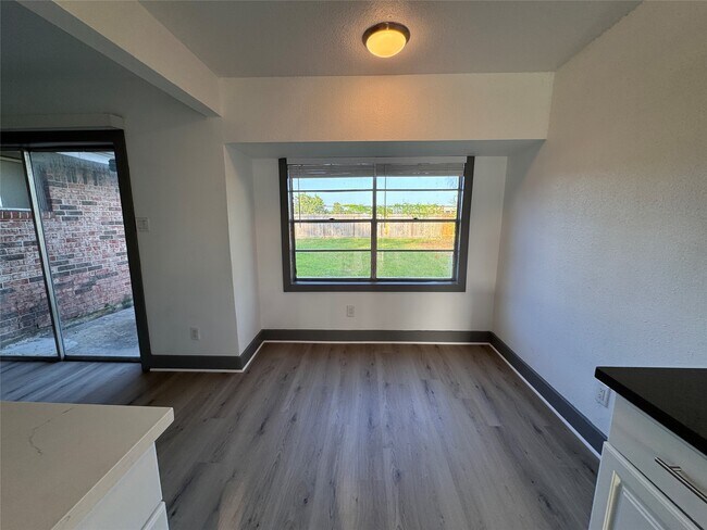Building Photo - 9750 Guest St