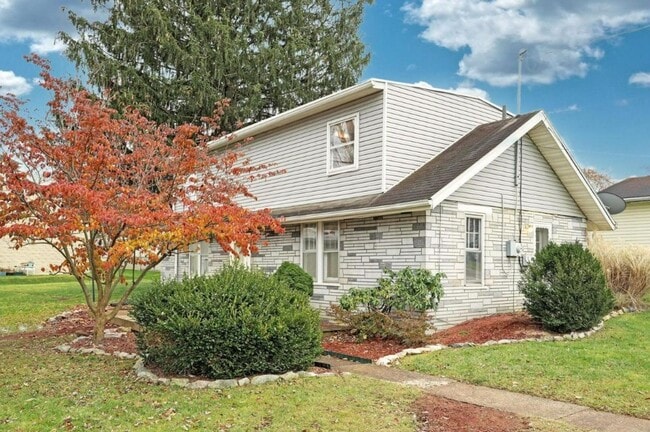 Primary Photo - Beautiful 3 Bedroom, 1.5 Bath in Colonial West York!