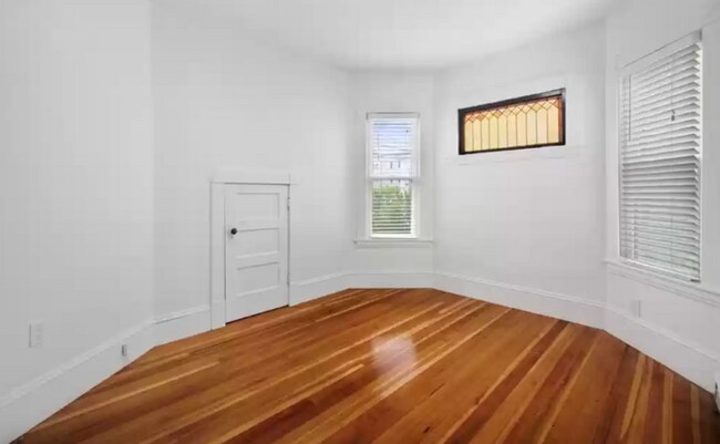 Building Photo - 40 Orchard St