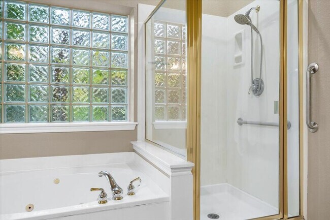 Building Photo - 920 Savanna Ln