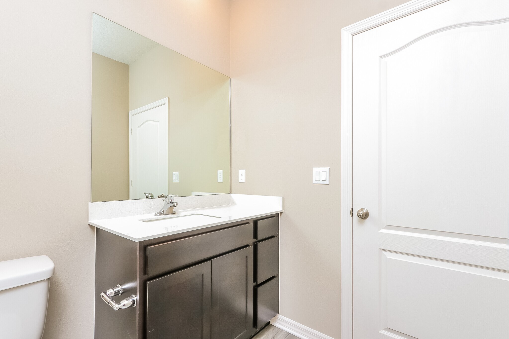 Building Photo - 1723 Party Pl