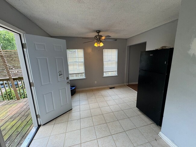 Building Photo - 634 Woolfolk St