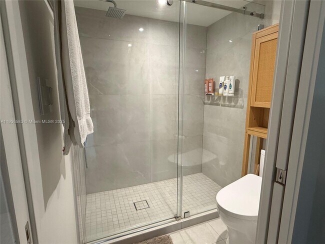 Building Photo - 881 Ocean Dr