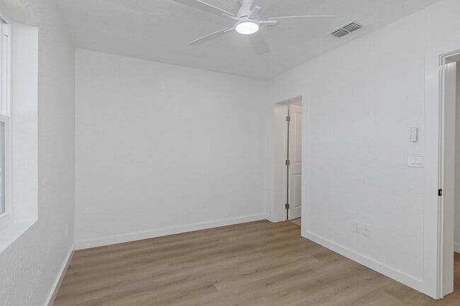 Building Photo - 2710 Boca Ciega Dr N