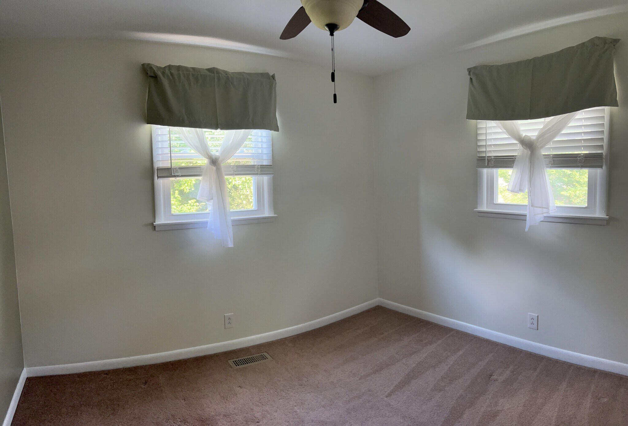 Building Photo - 232 Shawn Dr