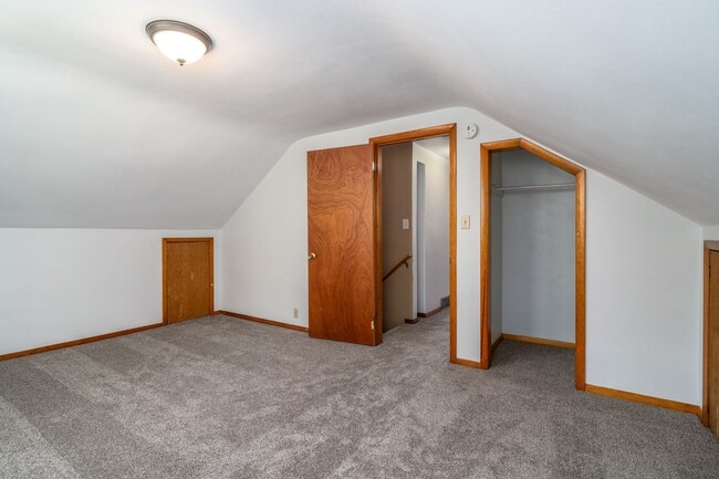 Building Photo - Single Family Home - Located Near Campus