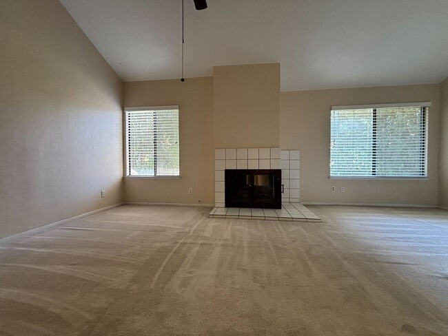 Building Photo - Stylish 3-Bedroom Rental in Prime Fresno L...