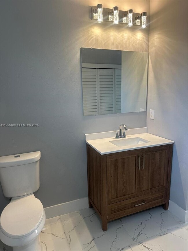 Building Photo - 868 Cervantes St E