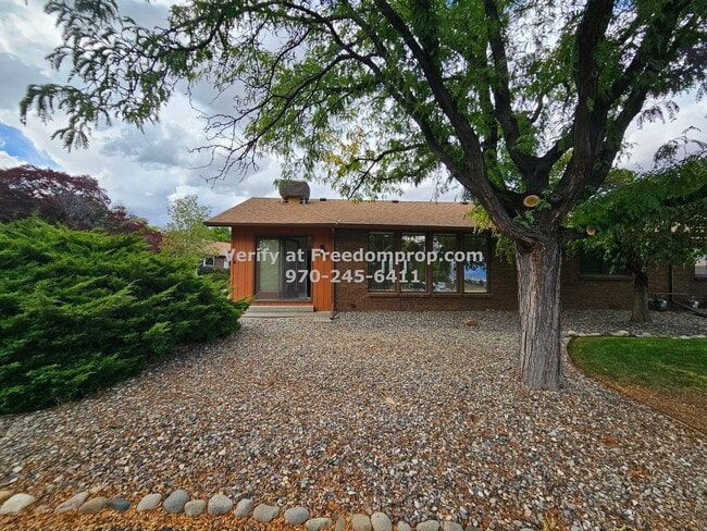 Building Photo - Fabulous Location Near Horizon & Dr St Mar...