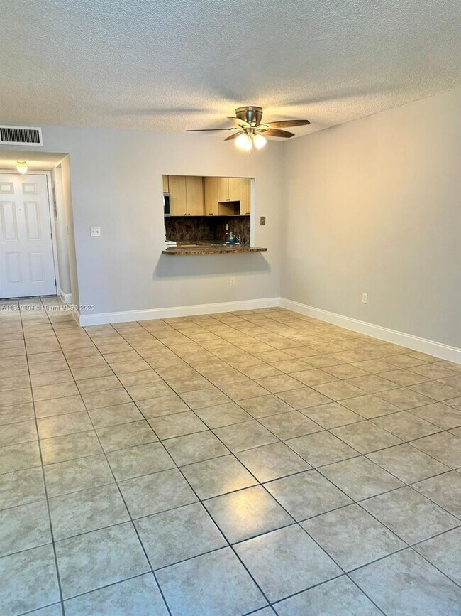 Building Photo - 10090 NW 80th Ct