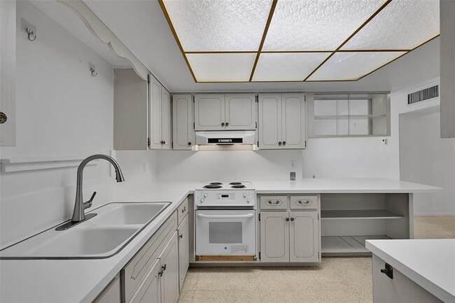 Building Photo - 2624 NE 32nd St