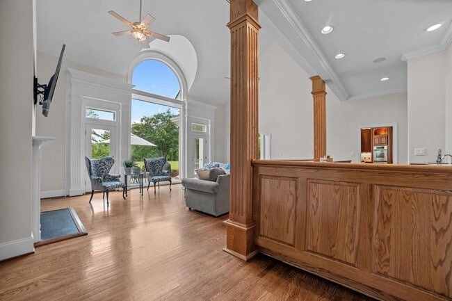 Building Photo - 450 Cox Rd