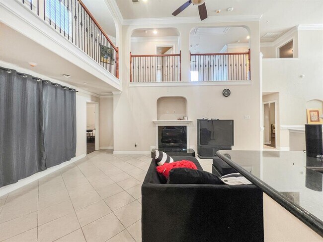 Building Photo - 5715 Ladonia St
