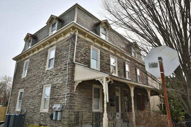 Primary Photo - 236 Benezet St