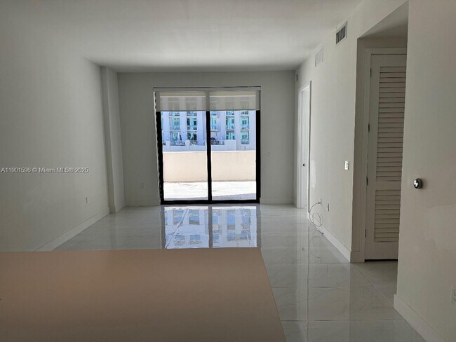 Building Photo - 301 Altara Ave