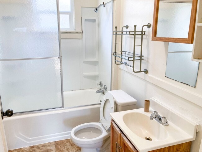 Building Photo - Pet-friendly home with a detached garage!
