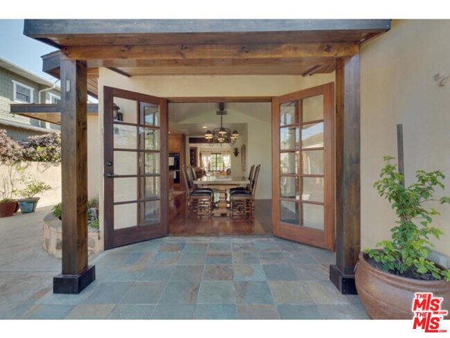 Building Photo - 4224 Beethoven St
