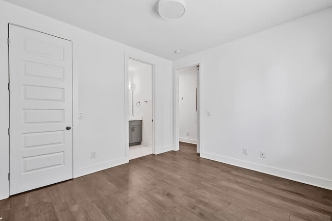 Building Photo - 700 James Ave