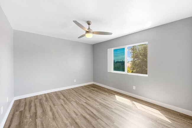 Building Photo - 1539 Pumalo St E