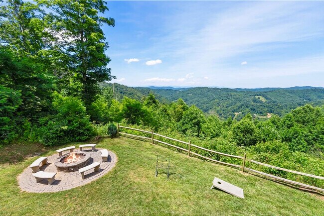 Building Photo - 140 Mystic Ridge Dr