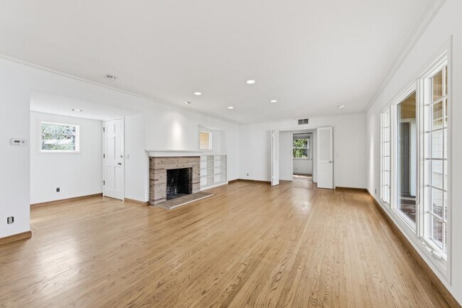 Building Photo - 8 Patricia Pl