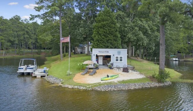 Building Photo - NEW LISTING!!!!!