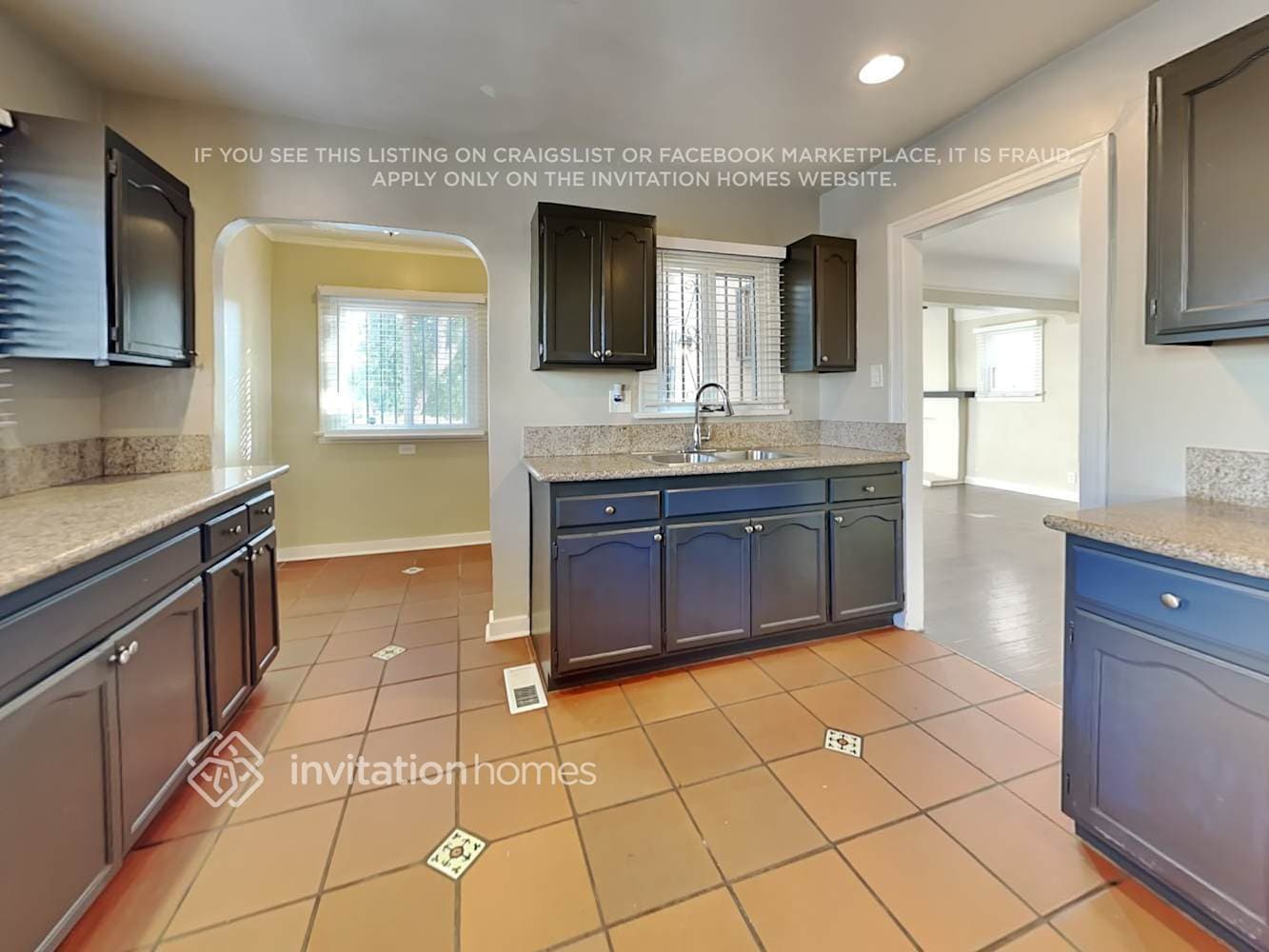 Building Photo - 3003 Hillcrest Dr