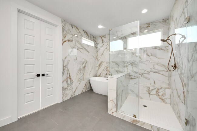 Building Photo - 3508 Omega St