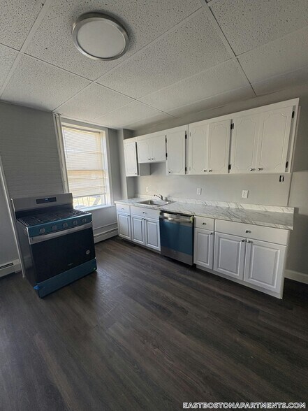 Building Photo - 273 Maverick St