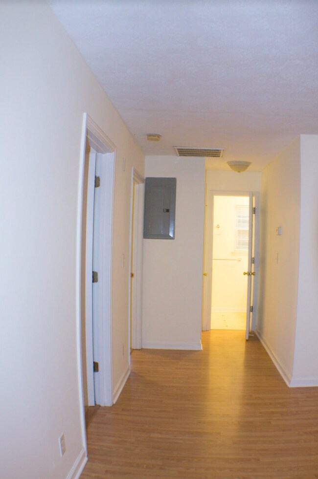 Building Photo - 1416 Highland Ave