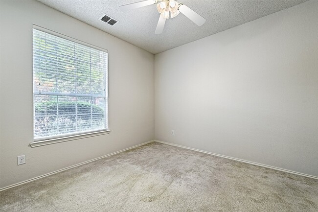 Building Photo - 9701 Thorncliff Dr