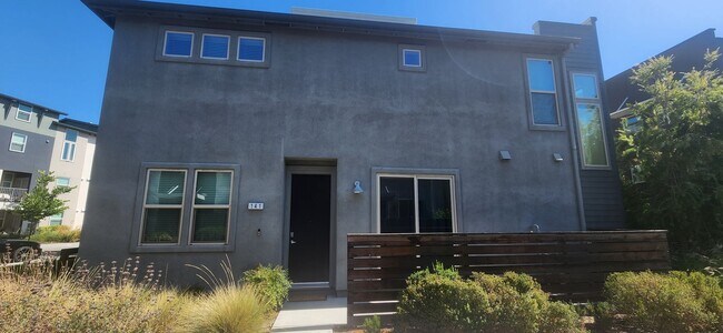 Building Photo - 141 Log Pond Ln