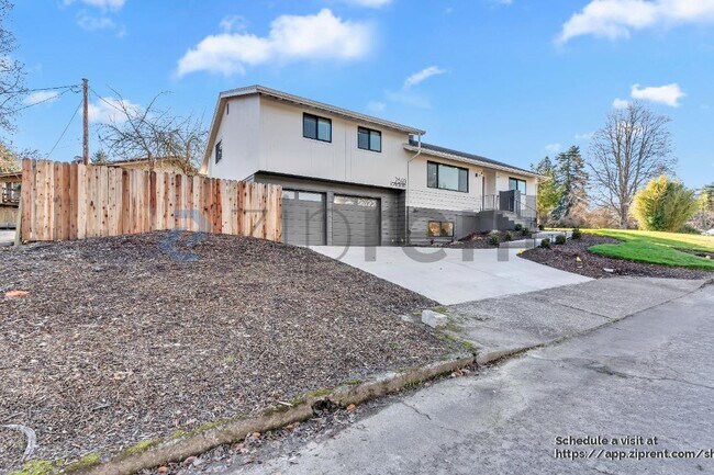 Building Photo - 7640 SW Whitford Dr