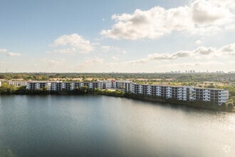 Building Photo - Grand Court Lakes