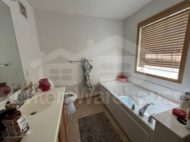 Building Photo - Available Now! Amazing Townhouse 3 Bedroom...