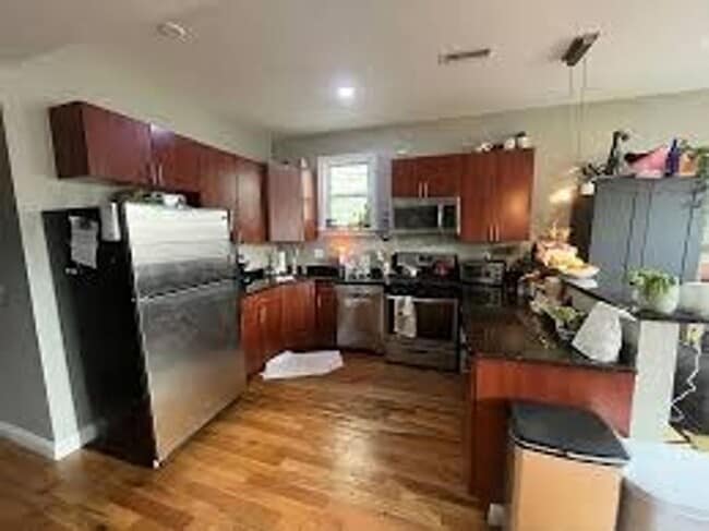 Building Photo - Convenient  Mission Hill Location, In-Unit Washer and Dryer, Eat-in Kitchen, Big Bedrooms