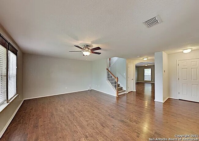 Building Photo - OPEN FLOOR PLAN  |  2 LIVING AREAS  |  4 B...