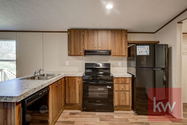 Building Photo - Chestnut St 119/Whispering Hills MHP