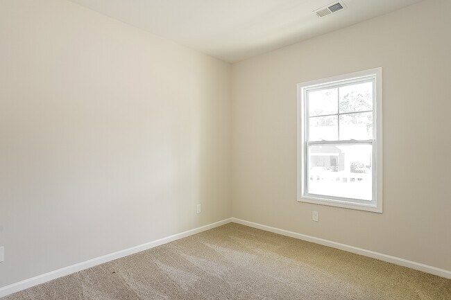 Building Photo - 467 Bainbridge Dr