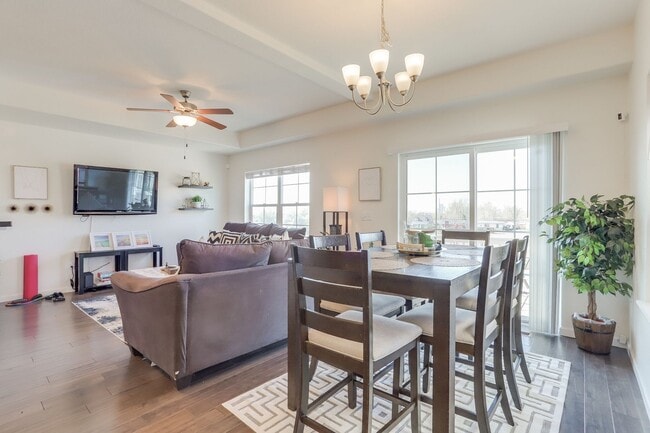 Building Photo - 3 bed 2.5 bath Townhome in Northwest Denver