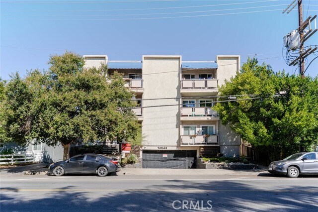 Building Photo - 13543 Moorpark St