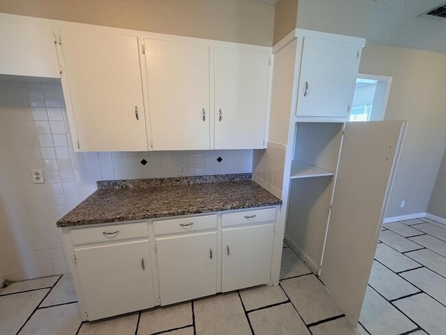 Building Photo - 4310 42nd St